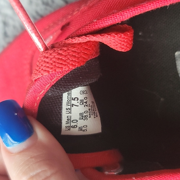 Vans - Picture 3 of 3